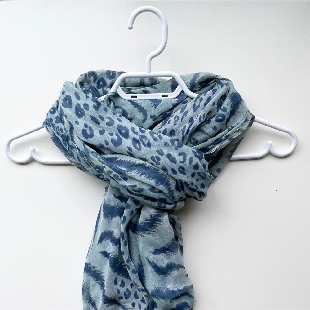 🛍 3/$20 Pattern Scarf - Picture 2 of 15